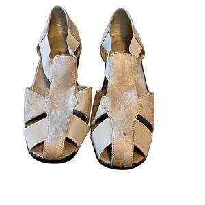 Cloudwalkers Suede Like Tan Sandal. Flat. Women's Size 9.5 Wide